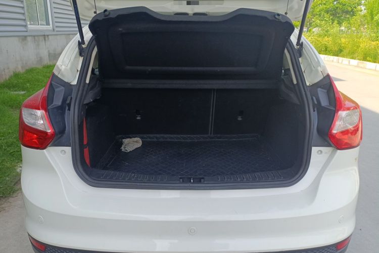 Used Ford Focus 2012 Hatchback 1.6L Automatic Fashion Edition Trunk