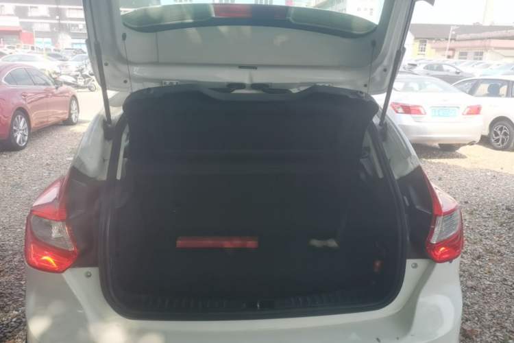 Used Ford Focus 2012 Hatchback 1.6L Manual Fashion Edition Trunk