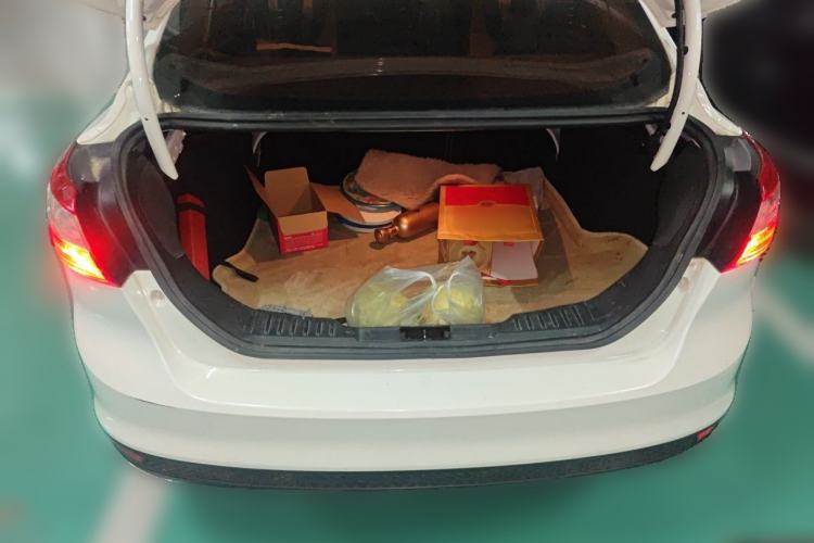 Used Ford Focus 2012 Sedan 1.6L Manual Comfort Model Trunk