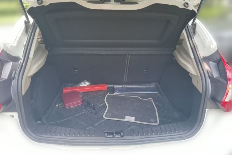 Used Ford Focus 2012 Hatchback 1.6L Automatic Fashion Edition Trunk