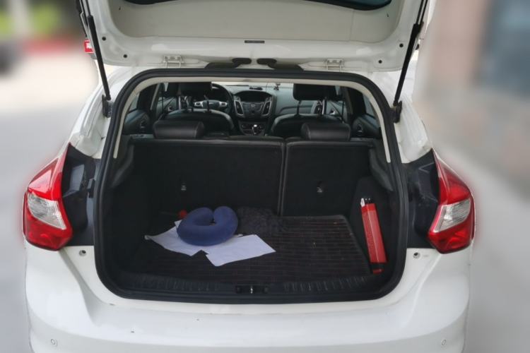 Used Ford Focus 2012 Hatchback 1.6L Automatic Fashion Edition Trunk