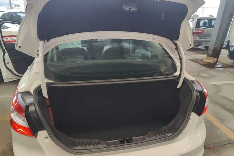 Used Ford Focus 2012 Sedan 1.6L Automatic Fashion Edition Trunk