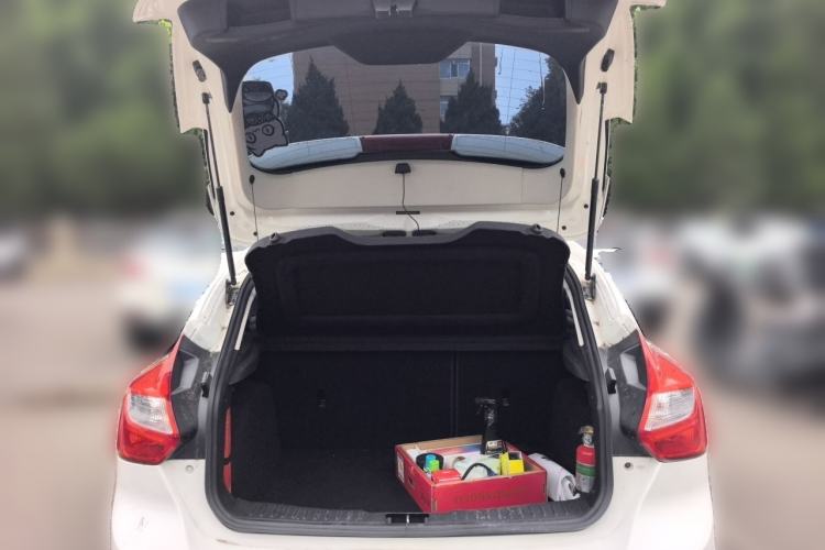 Used Ford Focus 2012 Hatchback 1.6L Automatic Fashion Edition Trunk
