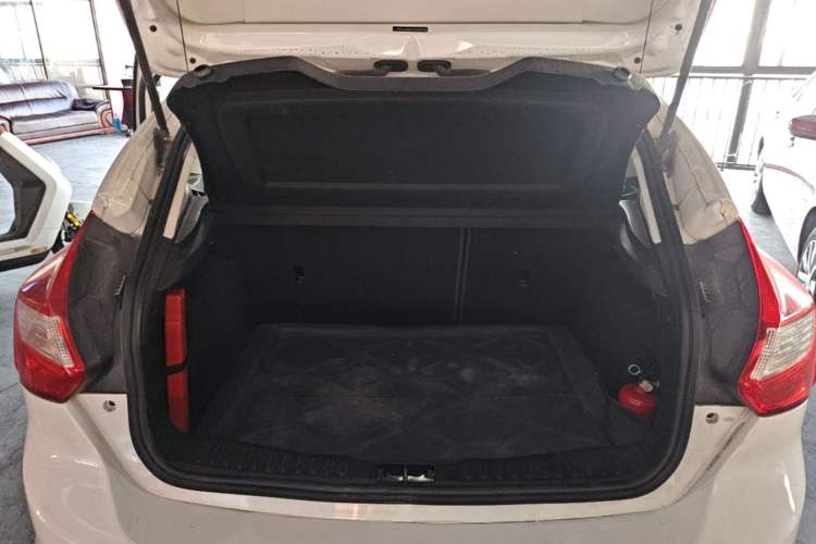 Used Ford Focus 2012 Hatchback 1.6L Automatic Fashion Edition Trunk