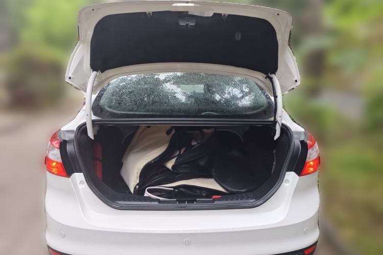 Used Ford Focus 2012 Sedan 1.6L Automatic Fashion Edition Trunk