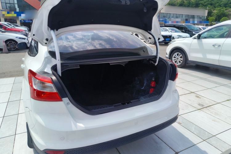Used Ford Focus 2012 Sedan 1.6L Automatic Fashion Edition Trunk