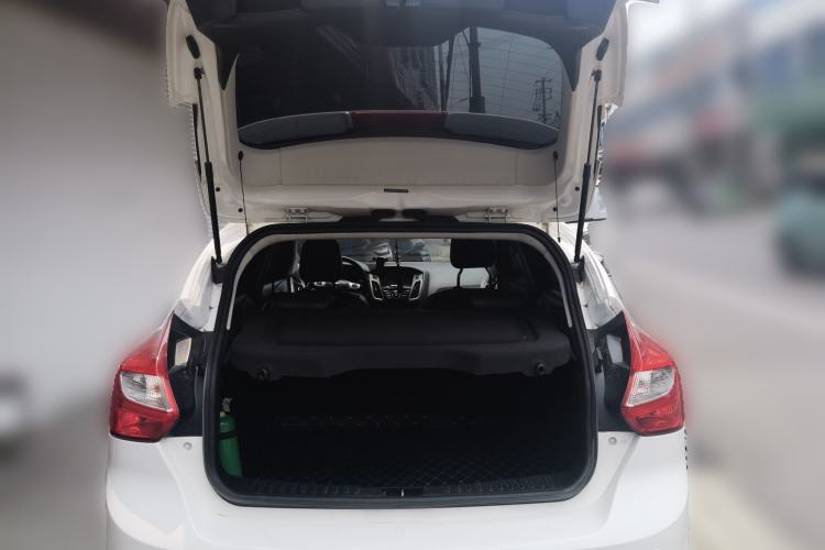 Used Ford Focus 2012 Hatchback 1.6L Automatic Fashion Edition Trunk