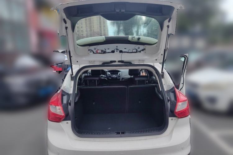 Used Ford Focus 2012 Hatchback 1.6L Automatic Fashion Edition Trunk