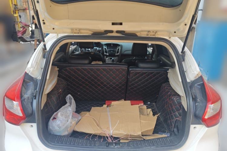 Used Ford Focus 2012 Hatchback 1.6L Automatic Fashion Edition Trunk
