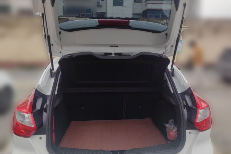 Used Ford Focus 2012 Hatchback 1.6L Automatic Fashion Edition Trunk