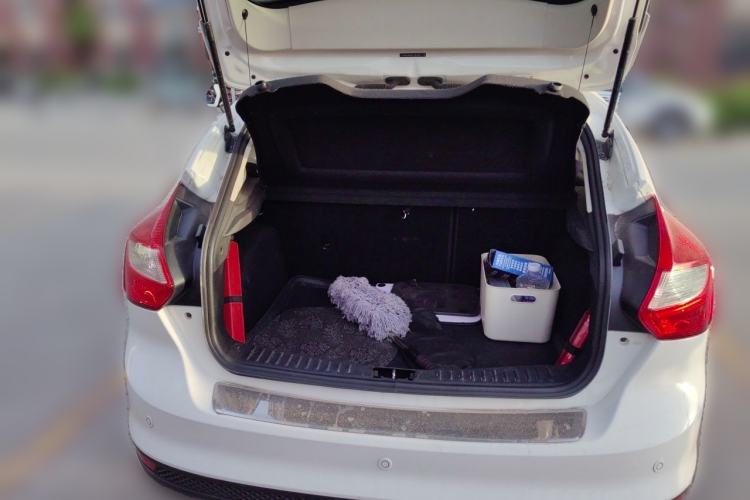 Used Ford Focus 2012 Hatchback 1.6L Automatic Fashion Edition Trunk