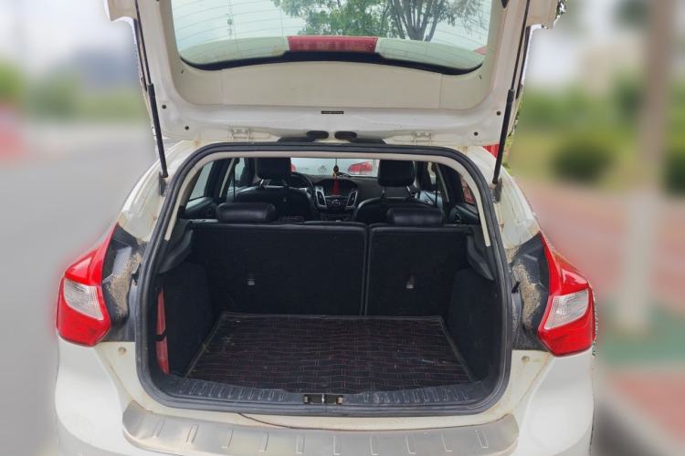 Used Ford Focus 2012 Hatchback 1.6L Manual Fashion Edition Trunk