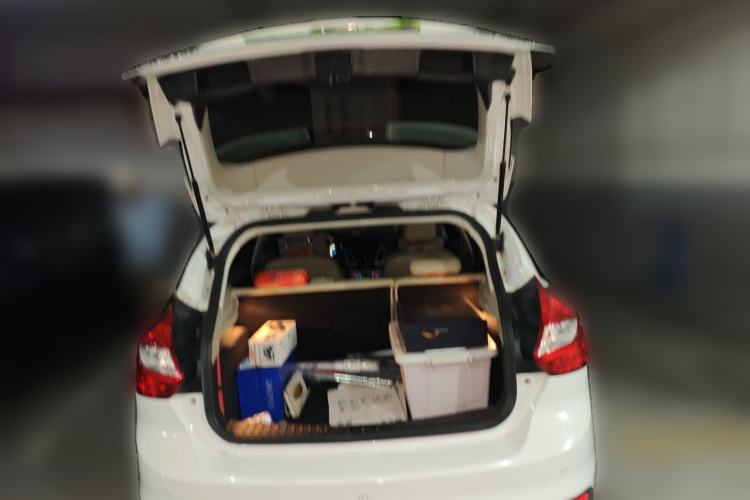 Used Ford Focus 2012 Hatchback 1.6L Automatic Fashion Edition Trunk