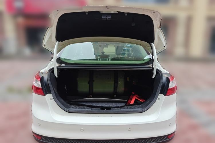 Used Ford Focus 2012 Sedan 1.6L Manual Comfort Model Trunk