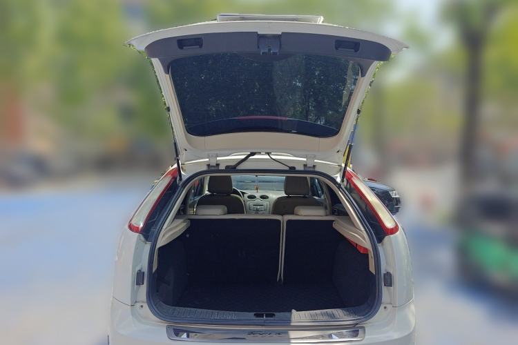 Used Ford Focus 2012 Hatchback Classic 1.8L Automatic Fashion Edition Trunk