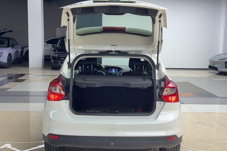 Used Ford Focus 2012 Hatchback 1.6L Automatic Fashion Edition Trunk