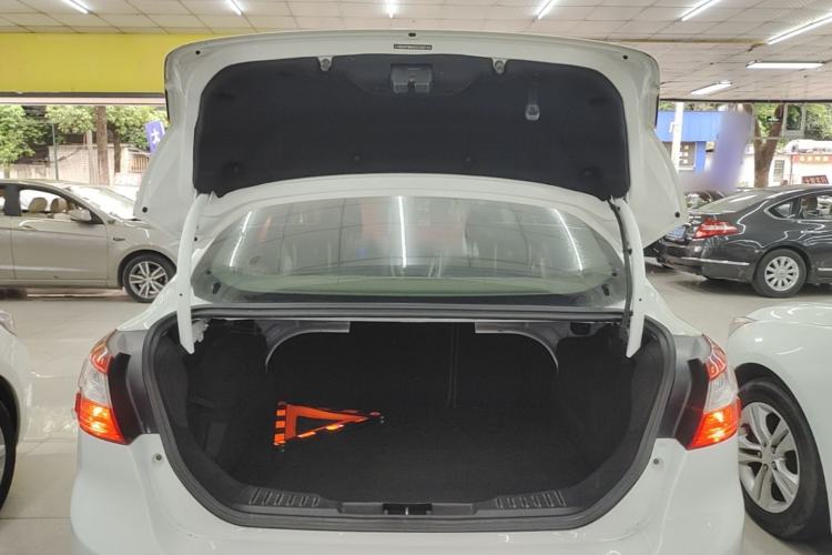 Used Ford Focus 2012 Sedan 1.6L Manual Comfort Model Trunk