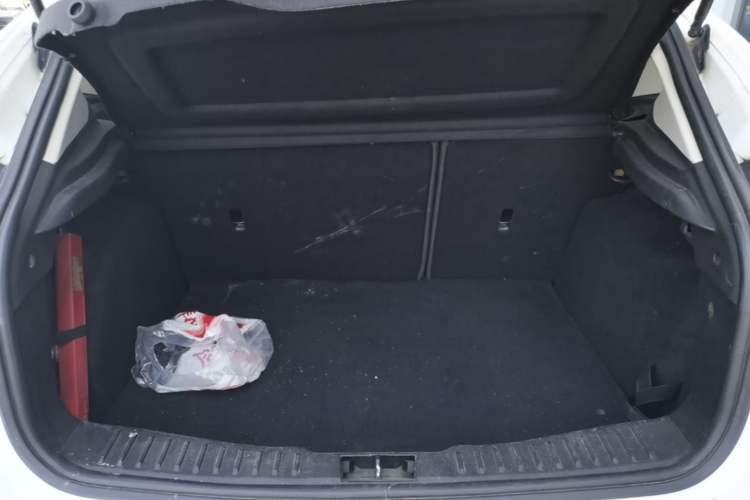 Used Ford Focus 2012 Hatchback 1.6L Automatic Fashion Edition Trunk