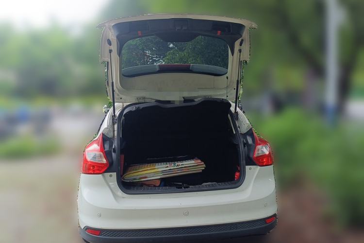 Used Ford Focus 2012 Hatchback 1.6L Automatic Fashion Edition Trunk