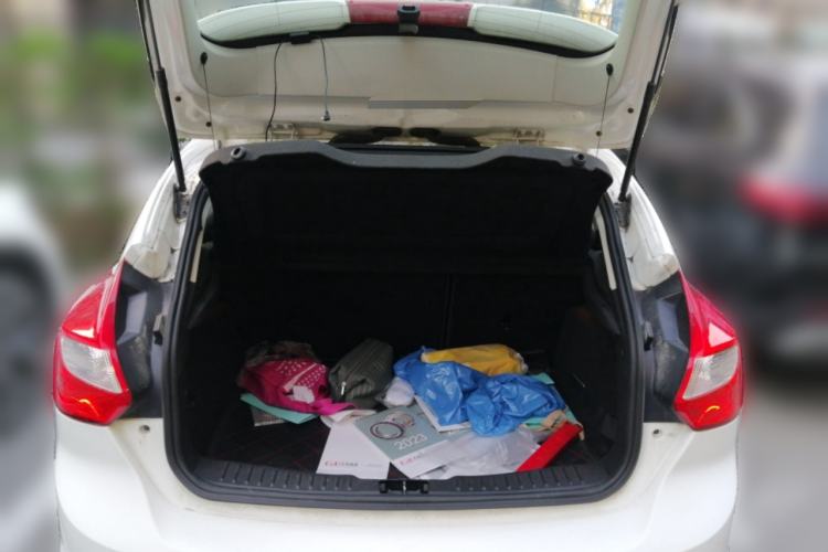 Used Ford Focus 2012 Hatchback 1.6L Automatic Fashion Edition Trunk