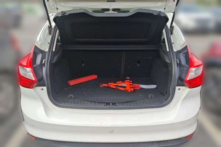 Used Ford Focus 2012 Hatchback 1.6L Automatic Fashion Edition Trunk