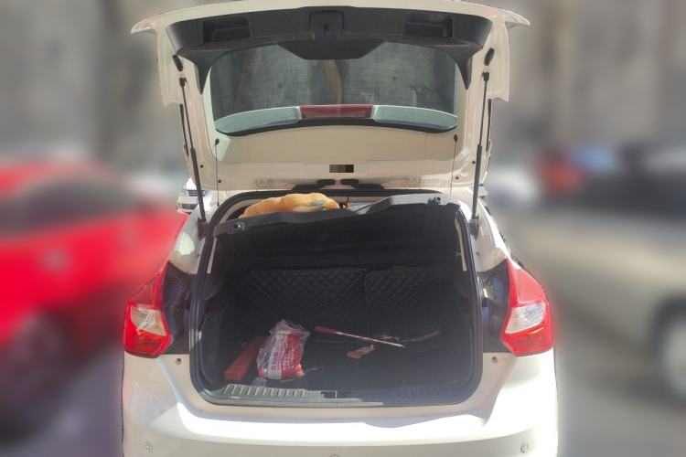 Used Ford Focus 2012 Hatchback 1.6L Automatic Fashion Edition Trunk
