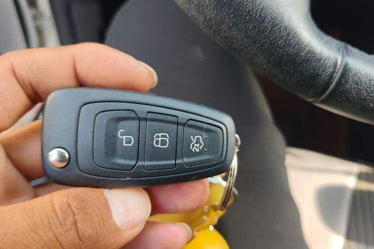 Used Ford Focus 2012 Hatchback 1.6L Automatic Fashion Edition Vehicle Key