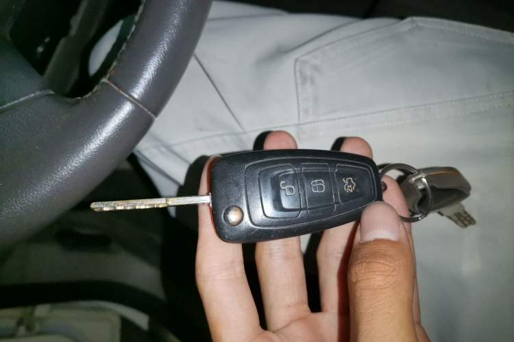 Used Ford Focus 2012 Hatchback 1.6L Automatic Fashion Edition Vehicle Key