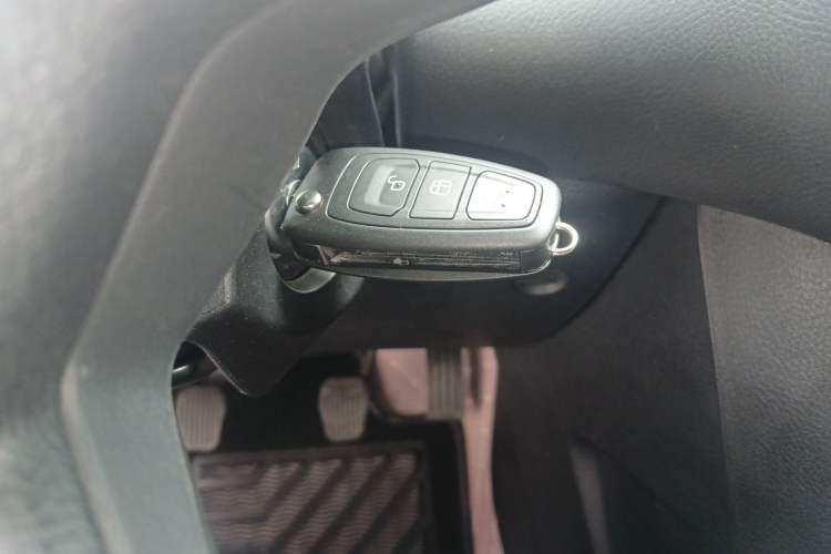 Used Ford Focus 2012 Sedan 1.6L Manual Fashion Edition Vehicle Key