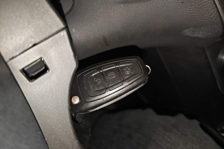 Used Ford Focus 2012 Sedan 1.6L Automatic Fashion Edition Vehicle Key