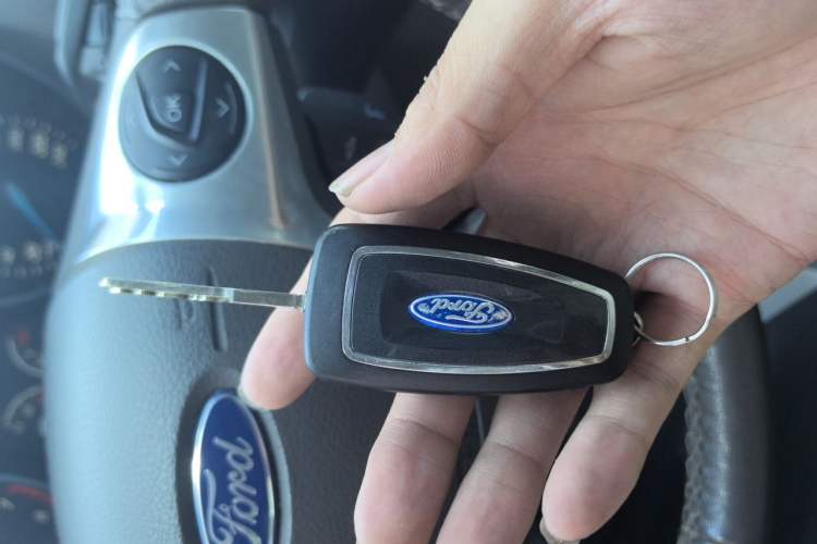 Used Ford Focus 2012 Sedan 1.6L Automatic Fashion Edition Vehicle Key