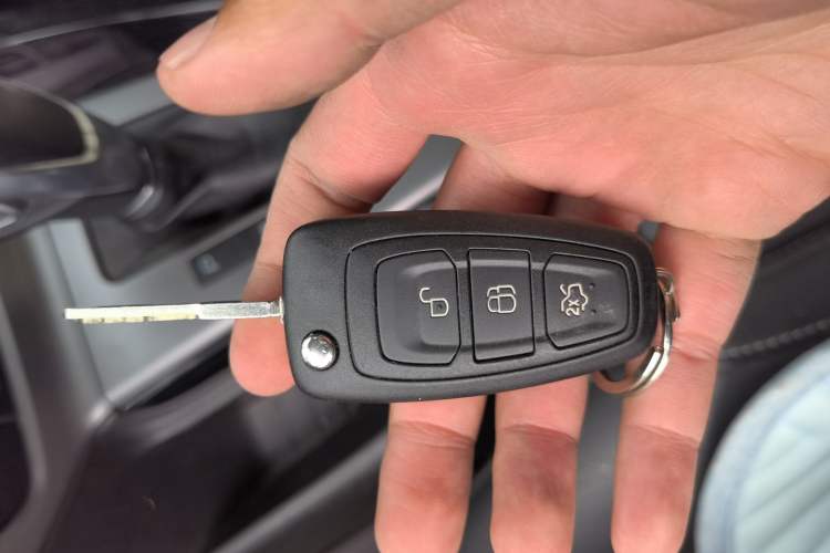 Used Ford Focus 2012 Sedan 1.6L Automatic Fashion Edition Vehicle Key