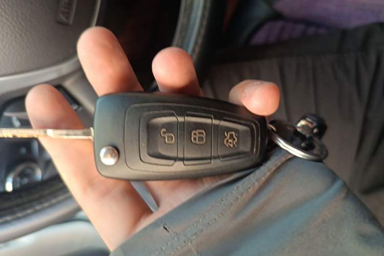 Used Ford Focus 2012 Hatchback 1.6L Automatic Fashion Edition Vehicle Key