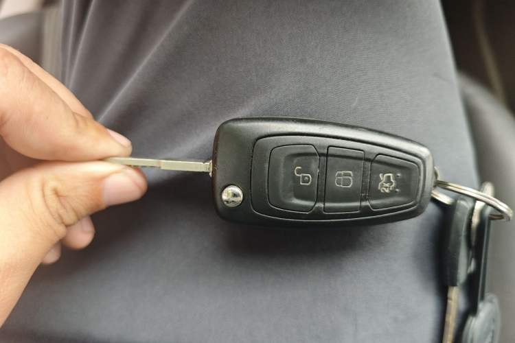 Used Ford Focus 2012 Sedan 1.6L Automatic Fashion Edition Vehicle Key