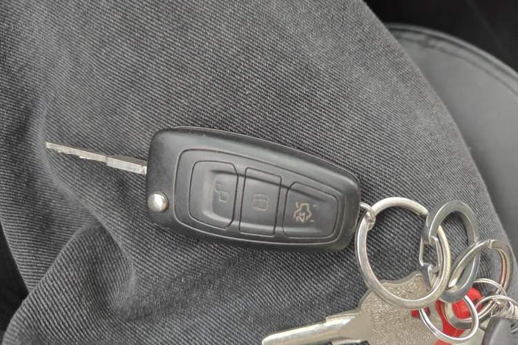 Used Ford Focus 2012 Hatchback 1.6L Automatic Fashion Edition Vehicle Key