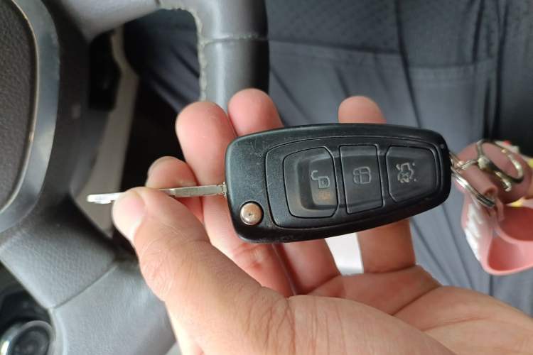 Used Ford Focus 2012 Sedan 1.6L Automatic Fashion Edition Vehicle Key