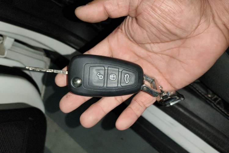 Used Ford Focus 2012 Sedan 1.6L Automatic Fashion Edition Vehicle Key