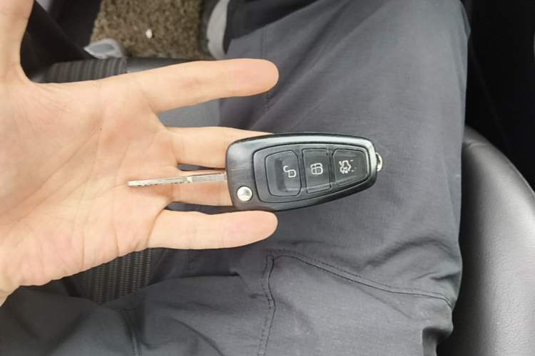 Used Ford Focus 2012 Sedan 1.6L Automatic Fashion Edition Vehicle Key