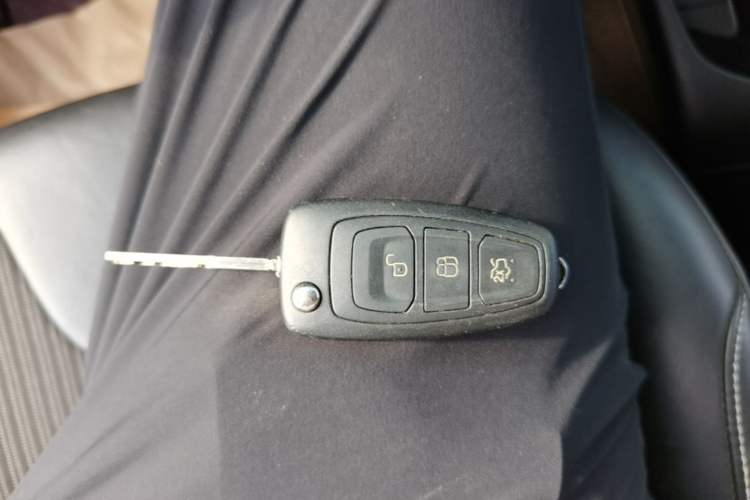 Used Ford Focus 2012 Sedan 1.6L Automatic Fashion Edition Vehicle Key