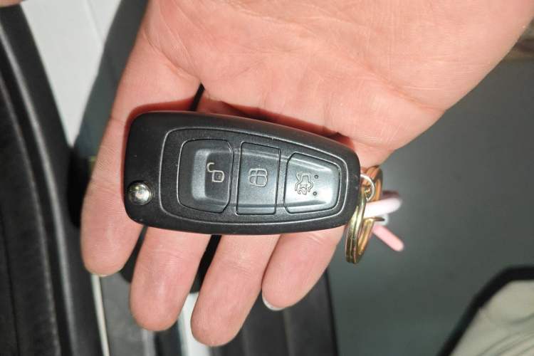 Used Ford Focus 2012 Hatchback 1.6L Automatic Fashion Edition Vehicle Key