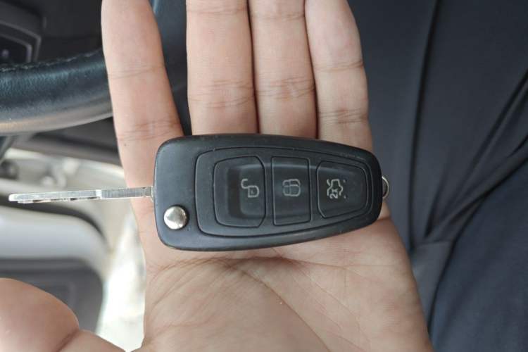 Used Ford Focus 2012 Hatchback 1.6L Automatic Fashion Edition Vehicle Key
