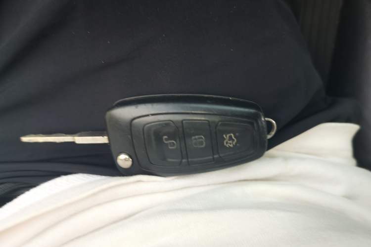 Used Ford Focus 2012 Hatchback 1.6L Automatic Fashion Edition Vehicle Key