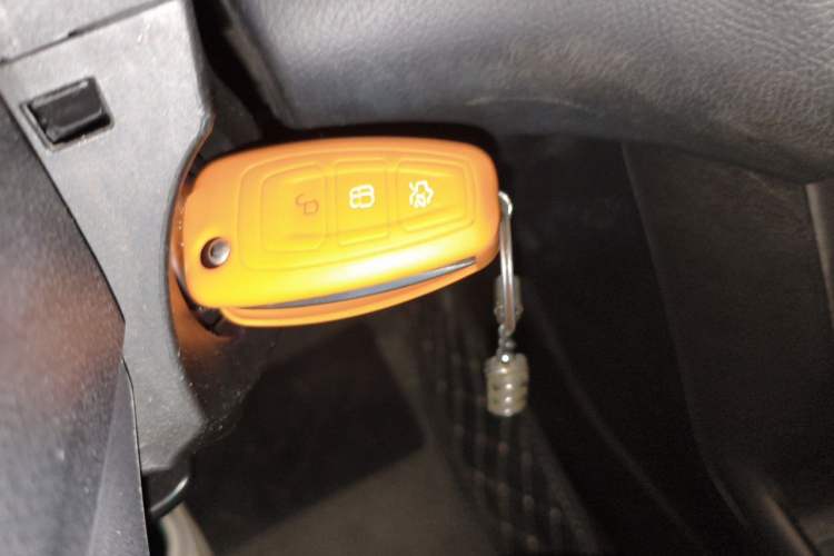 Used Ford Focus 2012 Hatchback 1.6L Automatic Fashion Edition Vehicle Key
