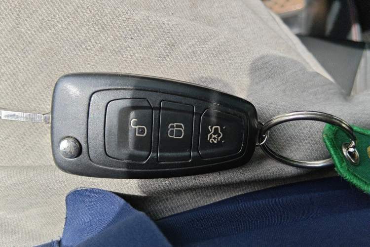 Used Ford Focus 2012 Hatchback 1.6L Automatic Fashion Edition Vehicle Key