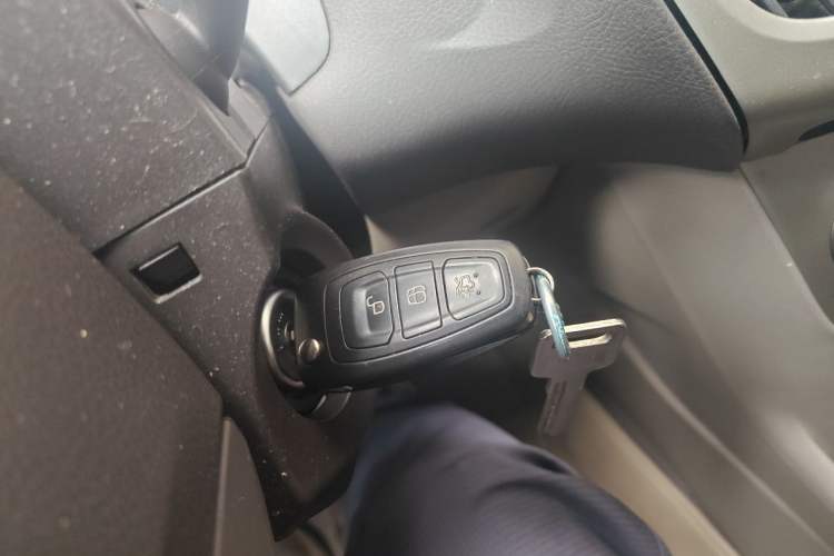 Used Ford Focus 2012 Hatchback 1.6L Automatic Fashion Edition Vehicle Key