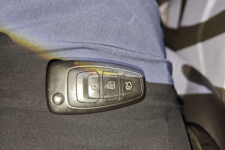Used Ford Focus 2012 Hatchback 1.6L Automatic Fashion Edition Vehicle Key