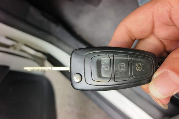 Used Ford Focus 2012 Hatchback 1.6L Automatic Fashion Edition Vehicle Key