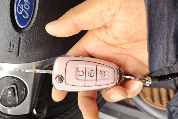 Used Ford Focus 2012 Hatchback 1.6L Automatic Fashion Edition Vehicle Key