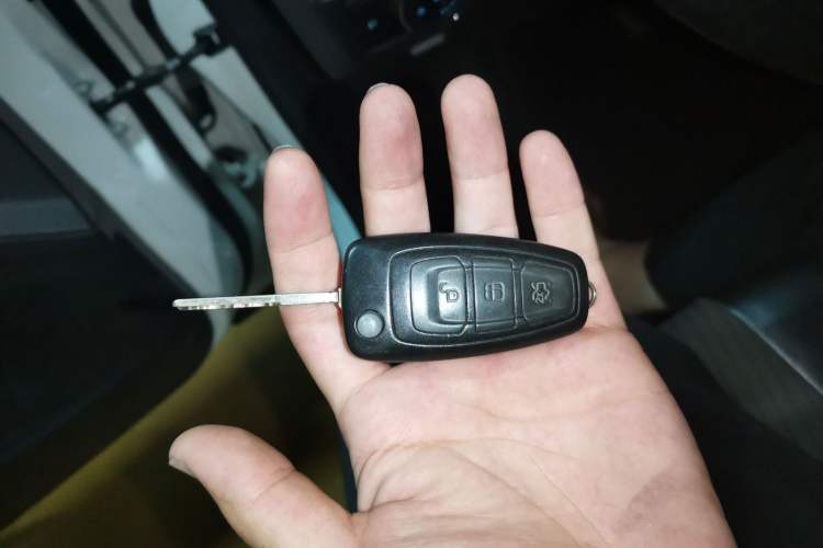 Used Ford Focus 2012 Sedan 1.6L Automatic Fashion Edition Vehicle Key