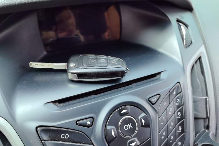 Used Ford Focus 2012 Sedan 1.6L Automatic Fashion Edition Vehicle Key
